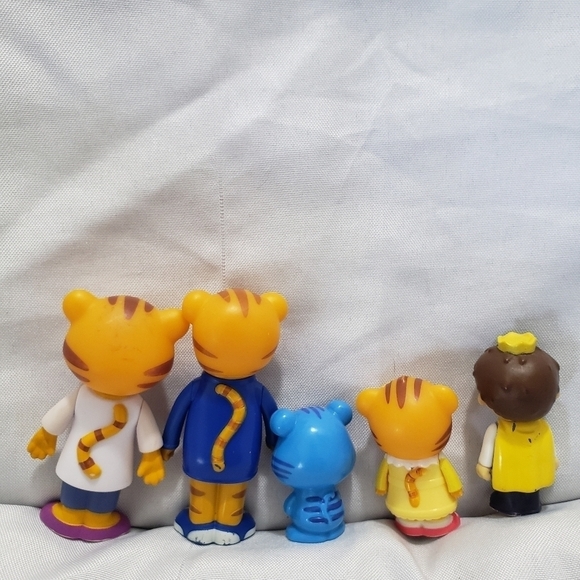 PBS Daniel Tigers Neighborhood Friends And Family Figure Set Posable Cake Topper - Picture 4 of 7